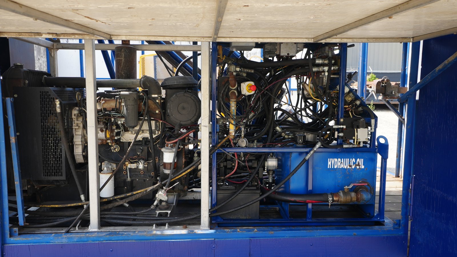 Discovery II engine and hydraulic power area.
