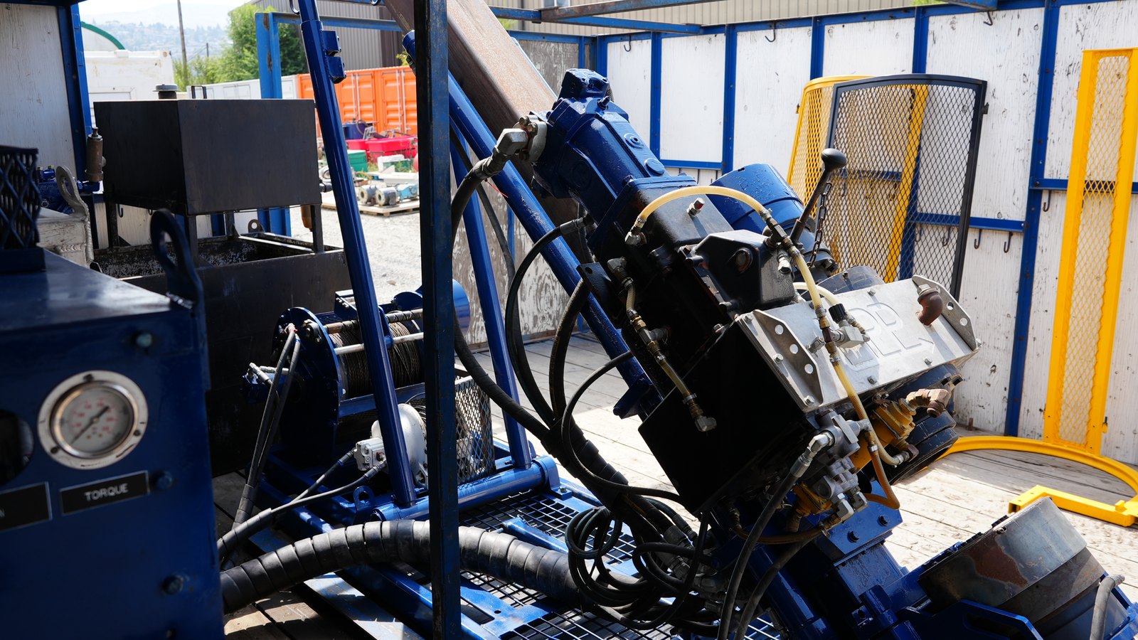 Discovery II rotation head and hydraulic connections.