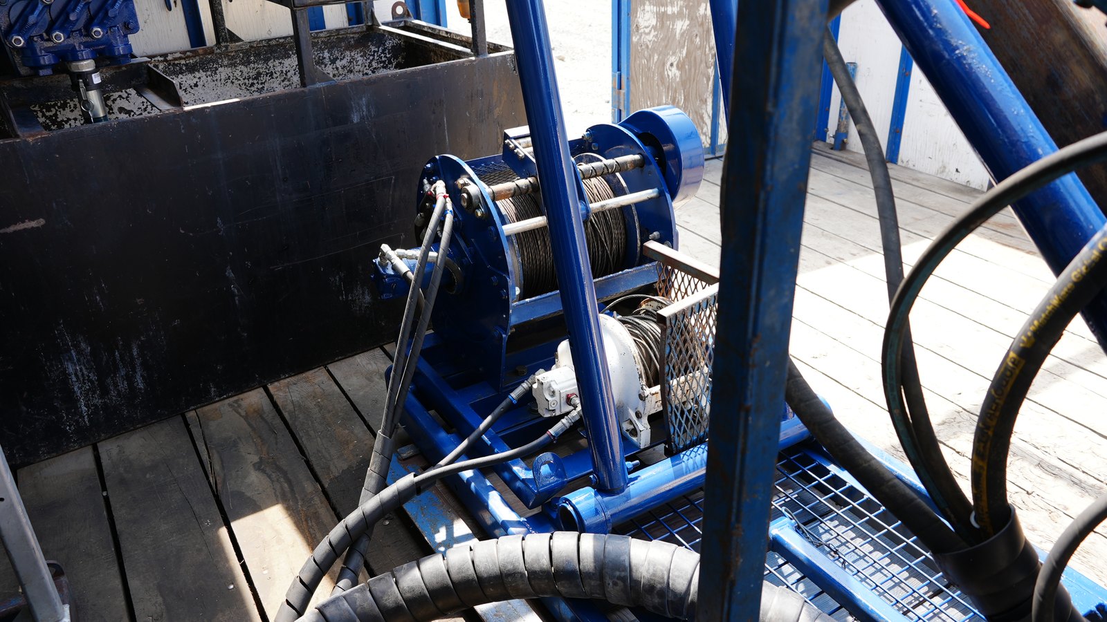 Discovery II winch and hoist detail.