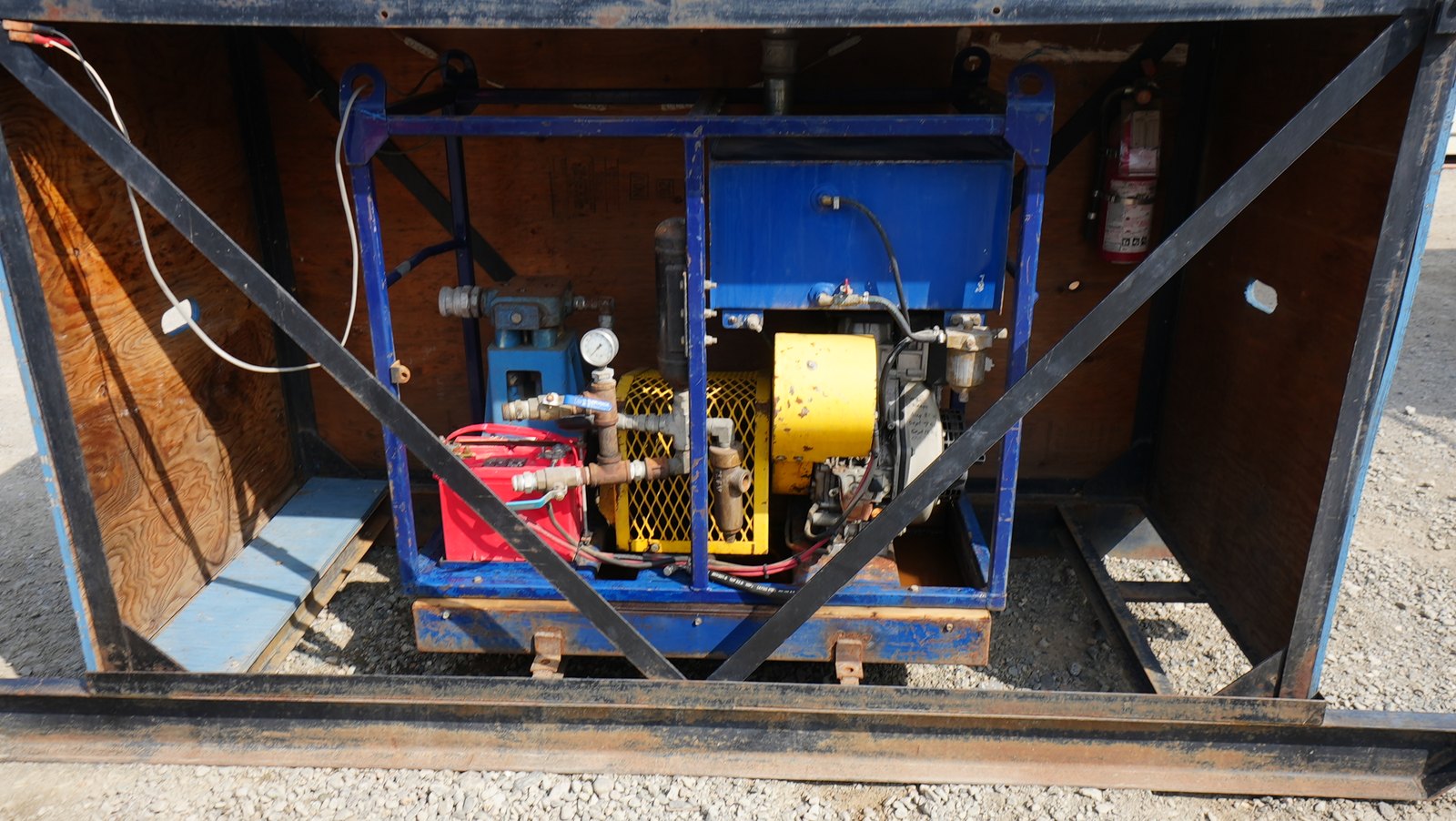 Supply pump winter enclosure photographed with the Discovery II package.