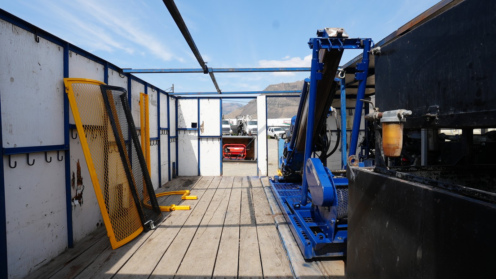 Discovery II enclosed work area and roof supports.
