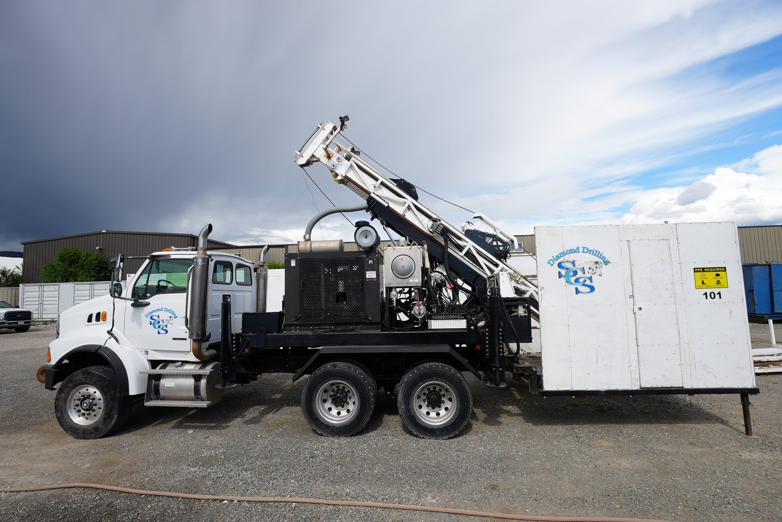 Full side view of sold LF90D Drill Unit 101 with its mast raised and doghouse attached.